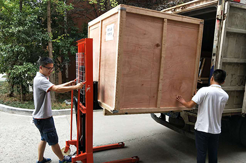 嵊州客户SMT设备专车送货，货到上门安装调试