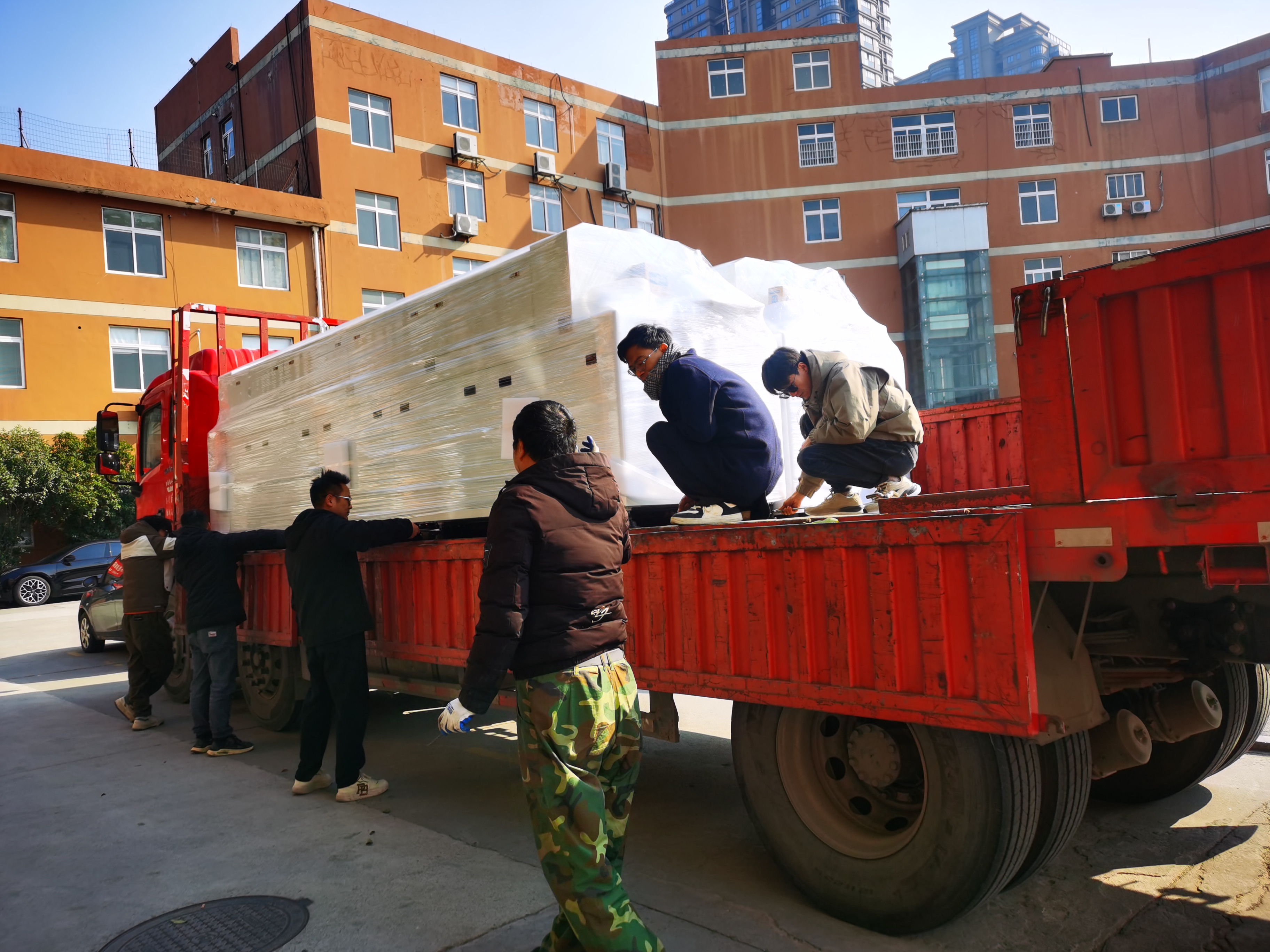 在与我们携手合作多年的岁月里，那位忠实的老
