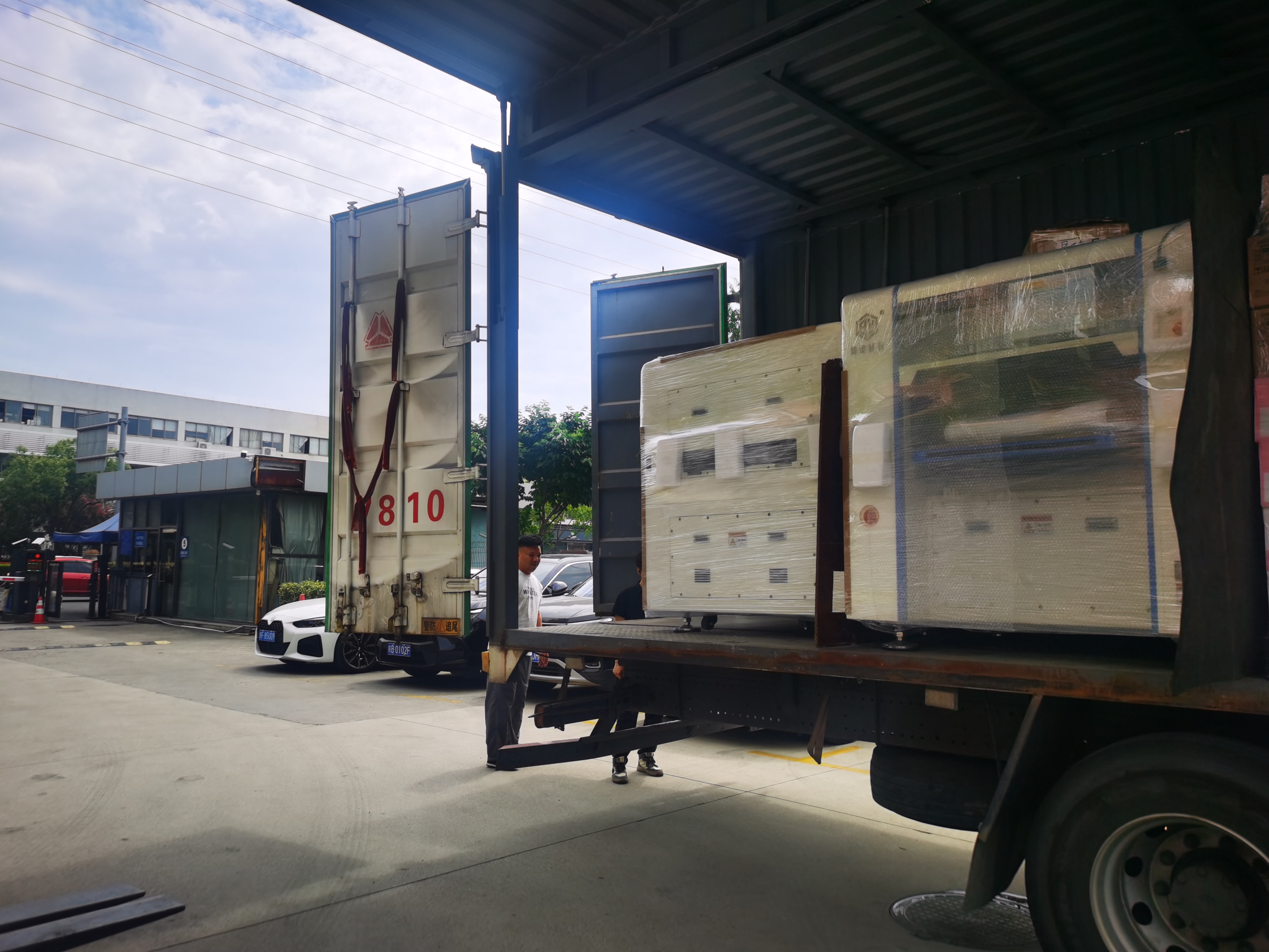 好消息！两台博维科技 BV-F860 贴片机发货啦