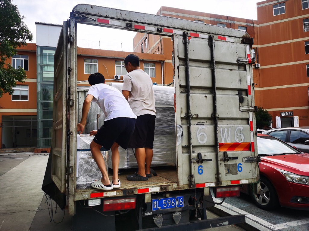 这次给头部客户安排飞拍配置的两台八头贴片机