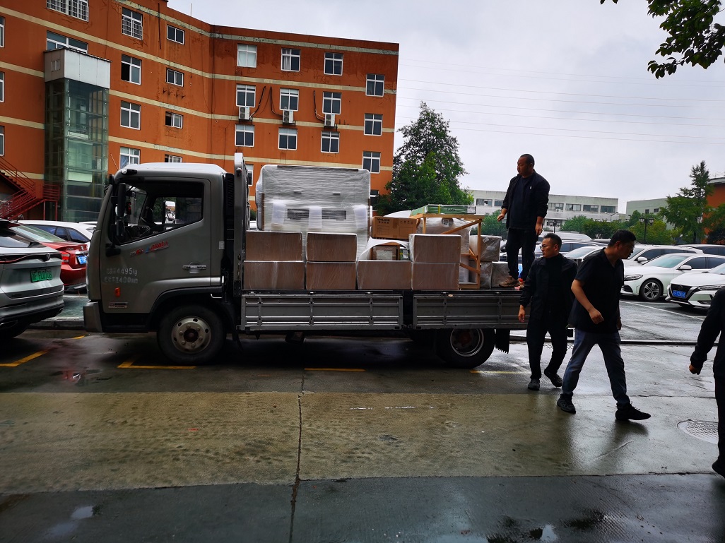 某电子厂今日正式启运交付一套博维BV-F860S飞拍多
